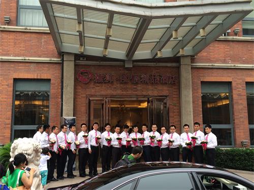 情定中都，幸福一生，公司為員工舉行集體婚禮